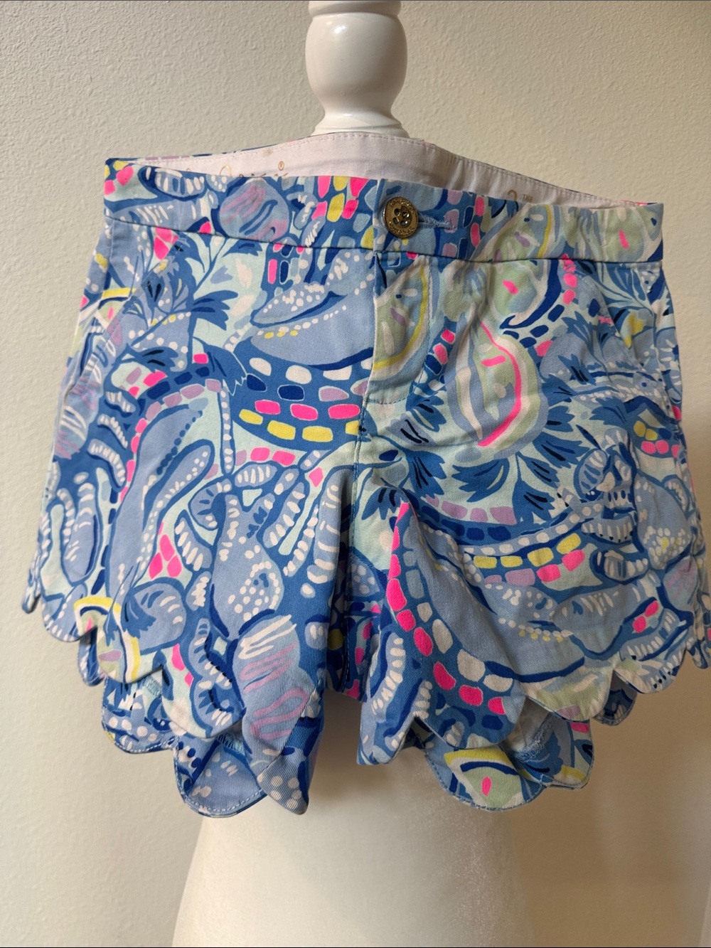 Lilly Pulitzer Blue Floral Scalloped-Hem shorts with Pink & blue Accents